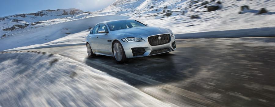  Jaguar XF R-Sport AWD 2016 года  (фото 14 из 21)